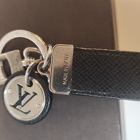 Louis Vuitton Taiga Porte Cles Neo Key Ring /Charm Black and Sliver - Picture 8 of 13